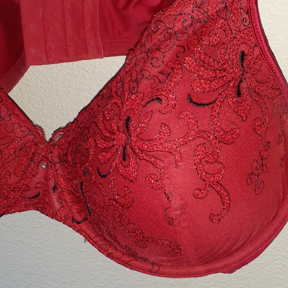 (Bundle 3+ for 25%) off Red Playtex Bra